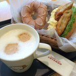 アンテンドゥ - 白身魚のフライサンド&豆乳ドーナツ