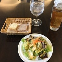 ヴィア トスカネッラ - 2013.2 ランチのサラダとパン、ドリンク