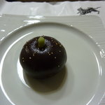 虎屋 - 真っ黒い「黒梨」