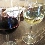 ビストロ サイトウ - ワインは500円で提供。