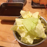 串カツ田中 - お通しのキャベツ(おかわり自由)