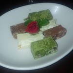 リトルバー - 白が白州、茶色は山崎、グリーンはラフロイグのチョコです！