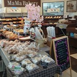 MAMAベーカリー - 店の出入口