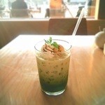 上野の森PARK SIDE CAFE - 抹茶ラテフロート  750円