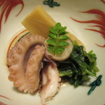 懐石 辻留 - 飯蛸と筍の炊合せー柔らかい飯蛸、春らしい筍。よく炊けていますー