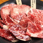 焼肉 ホルモン 牛繁 - 料理写真:厚切タン上カルビ上ハラミ
