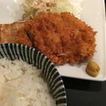 旬菜Home Dining Azami - チキンカツの後ろに生姜焼きが隠れています。