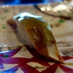 鮨おおね田 - ［2016/03］寿司② しめ鯖の握り 鹿部昆布 しそ