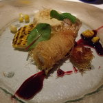 レストラン オルフェ - フォアグラ冷製フランとラングスティーヌカダイフ包み　焼きモロコシピューレとルビーポルトレディクション