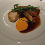 レストラン オルフェ - 本日の鮮魚とホタテのポアレ　オレンジ風味のアンディーブ添え　シェリーヴィネガーとロメスコソース