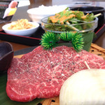 牛倭心伝 - 黒毛和牛ステーキ 100gランチの肉