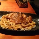 居酒屋まえる - 牛すじのデミソースパスタ(980円)