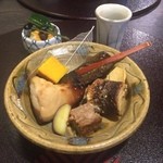 日本料理 まめぞう - 黒鯛の味噌幽庵焼き、カマスの利休焼き、糸もずくとタタキオクラ、里芋を使った和風キッシュほか