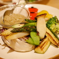 オービカ モッツァレラバー 横浜店 - 季節野菜のグリル アーティチョークのディッピングソース