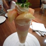 京橋千疋屋 フルーツパーラー - 料理写真:プレミアムピーチのパフェ！！
