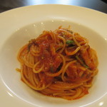 カフェ サリー - パスタは２種類から選べましたが私は豚肉と春野菜のポモドーロを選んでみました、トマトソースを使ったパスタですね。
