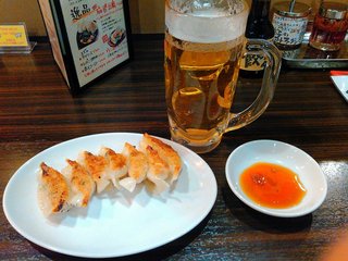 餃子家 龍 - 焼き餃子とビール