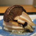 日本料理 幸庵 - 原木椎茸の炙りと鮑の柔らか煮アップ