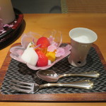 日本料理 幸庵 - 伊藤さんのヤヨイヒメ、清見タンゴール、マンゴー、わらび杏仁の盛合せに、コアントローシャーベットアップ