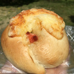 カエル ベーグル - めんたいチーズ 280円。