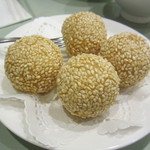 花梨 - ゴマ団子