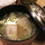 鮨金 - 地元の鰯のすり身が入ったお味噌汁…。新鮮なので臭みがなくって甘い♪クセになりそうなお味♪