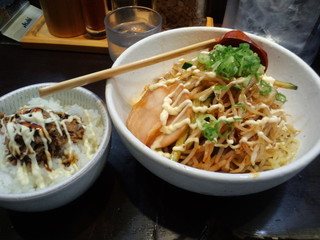 Ajigen - ピリ辛冷しあえ麺＆チャー玉丼