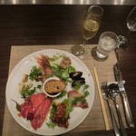 ＜2016年３月再訪・女子会＞オードブルがまた豪華☆