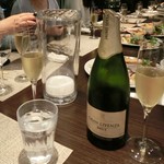 キャトルラパン - ＜2016年３月再訪・女子会＞ボトル１本目。スペインのスパークリング。