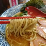 麺匠 而今 - 味噌そば　麺リフト