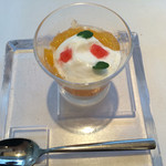 miura - 一つ目のデザート
            デコポンのジュレにヨーグルトクリーム