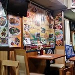 いなかむら - 店内の奥のほうのテーブル席の様子