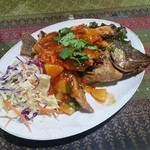 「プラーサームロッ（魚の姿揚げの甘辛あんかけ） (1700円)」