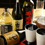 Various types of shochu (about 20 types available. In original Shigaraki ware vessels)