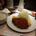 ポンチ軒 - 「上ロース豚カツ定食 (1500円)」＋「ちょこっとカレーソース (400円)」