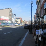 Clyde's  - 観光地・商業地としてのジョージタウン。この2地点の距離は30メートルくらいです。