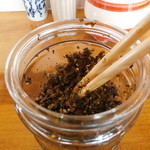 こうの - テーブルに置いてある辛子高菜
