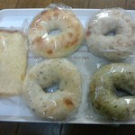 ベーグル（ラブンツェル・甘酒と小豆・小松菜ベーコンチーズ・バジルコショウ）・金柑のシフォンケーキ