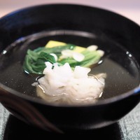 京懐石 吉泉 - お椀　吉野ハモ　南禅寺豆腐　柚子の花