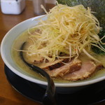 爛々亭 - 家系ネギチャーシュー横から