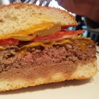ウルフギャング・ステーキハウス 福岡店 - バーガー断面！