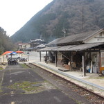 駅舎カフェROMUI - 旧プラットホームから見た外観