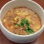 ビーダブリュー カフェ - 旬あさりと春野菜のトマトチャウダー蕎麦（2016年の春メニュー）