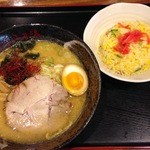 やよい乃湯 お食事処 - ラーメンセット930円の味噌ラーメン＆エビチャーハン