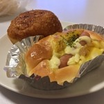 粉とクリーム - 惣菜パソはカレーかウインナーにかぎる。自宅にて。定番にカレーパソ、そしてカレーとウインナーのハイブリッド☆ 