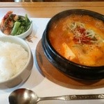 セーソンイ - 『モツ煮定食』 ¥800(税込)