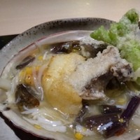 味あら井 - ◆「オコゼのから揚げ」「鮑の天ぷら」「タラの芽の天ぷら」、
                  その上に「ワタリガニ」と「山ウド」の餡がかけられています。