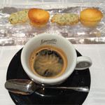 ポンテ デル ピアット - 小菓子とエスプレッソ