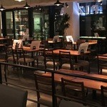 カステルモーラ - 夜の店内