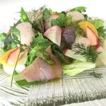 AMALFI - 鎌倉の庭園風鮮魚のカルパッチョ